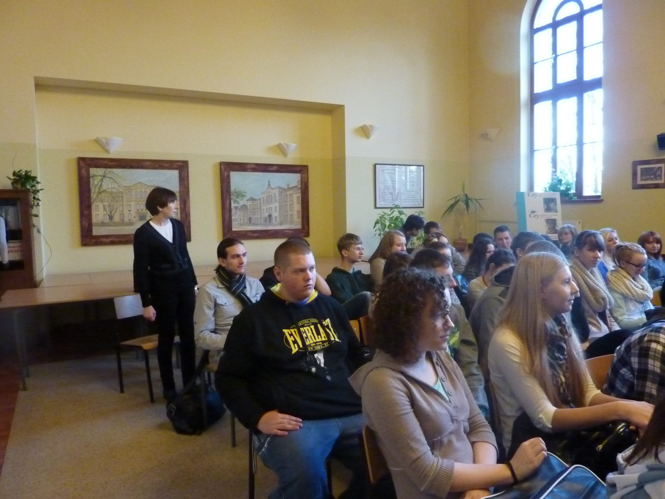 W wydarzeniu udział wzięła młodzież z klas maturalnych i przedmaturalnych dwóch koszalińskich liceów.