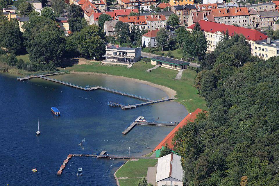 Widok z lotu ptakach na jezioro Klukom. 