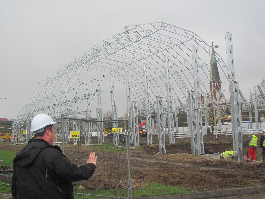 Plac montażu hali na Łasztowni, w której swoją tymczasową siedzibę będzie mieć szczecińska Opera na Zamku.