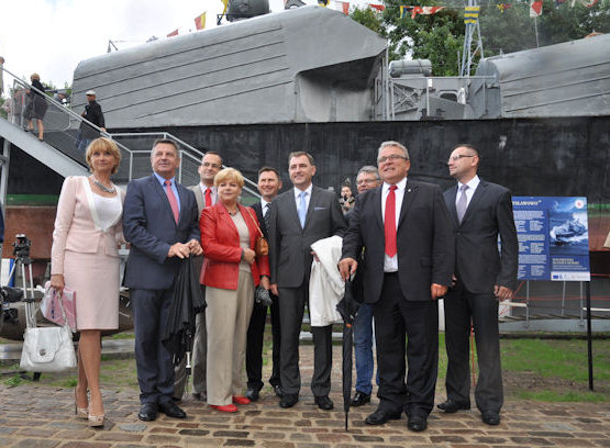 W uroczystości przecięcia wstęgi uczestniczyła marszałek Anna Mieczkowska (pierwsza z lewej).