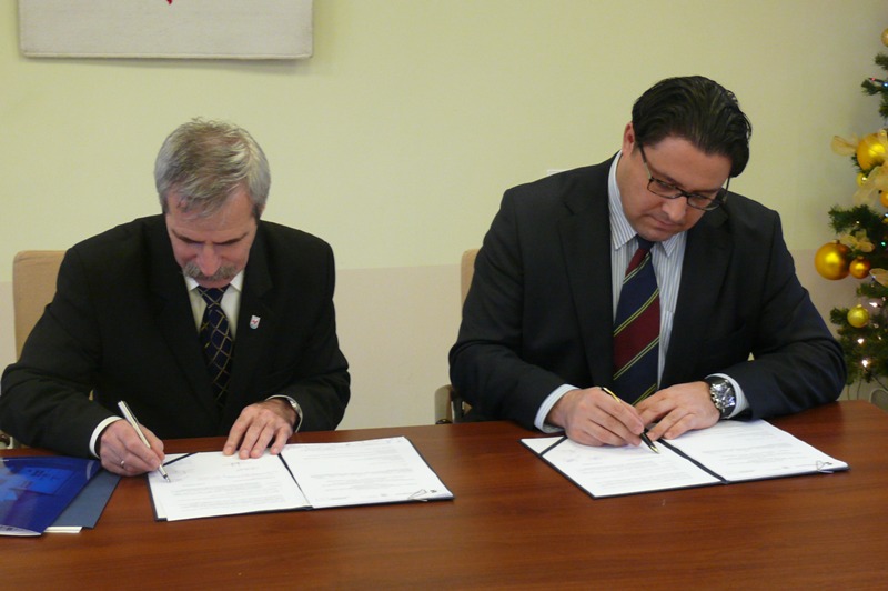 Ostatnie podpisy i 1 250 000 zł trafi do Powiatu Stargardzkiego