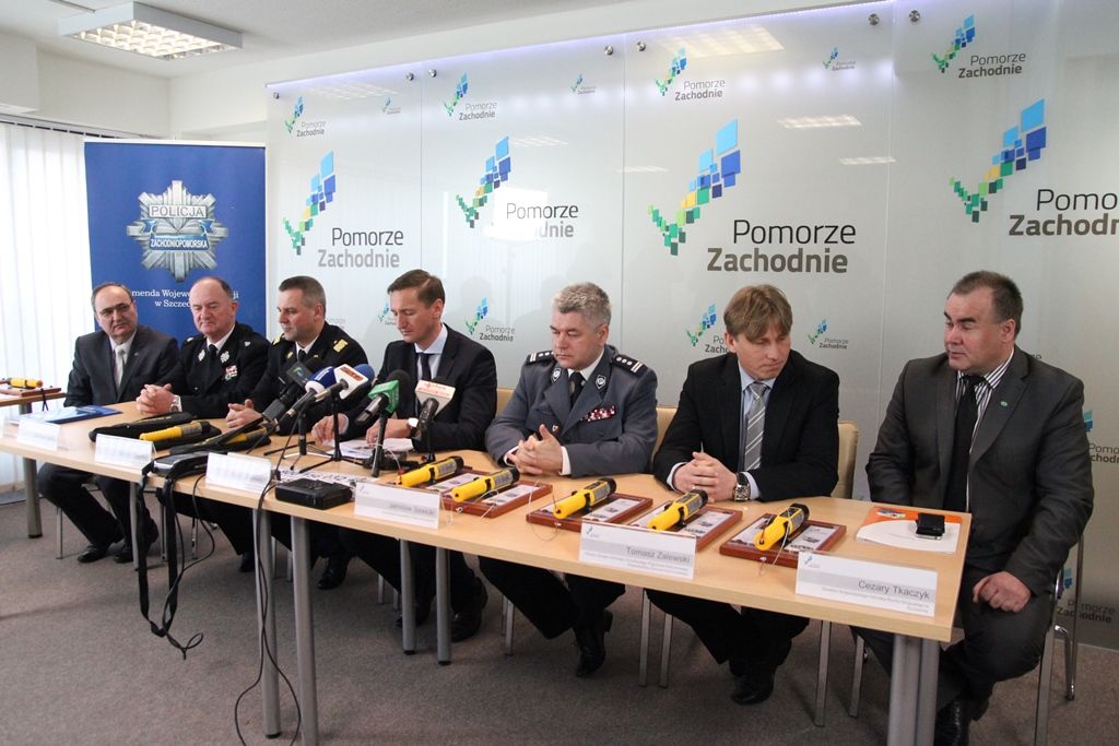 Dzwoniąc na policję w takiej sytuacji nie jest się donosicielem, przeciwnie ”“ to odważna obywatelska postawa ”“ mówił marszałek Olgierd Geblewicz, otwierając spotkanie poświęcone programowi „Trzeźwy Kierowca 2014”, w którym wzięli także udział przedstawiciele innych realizatorów przedsięwzięcia oraz jego partnerów, w tym regionalnych mediów.