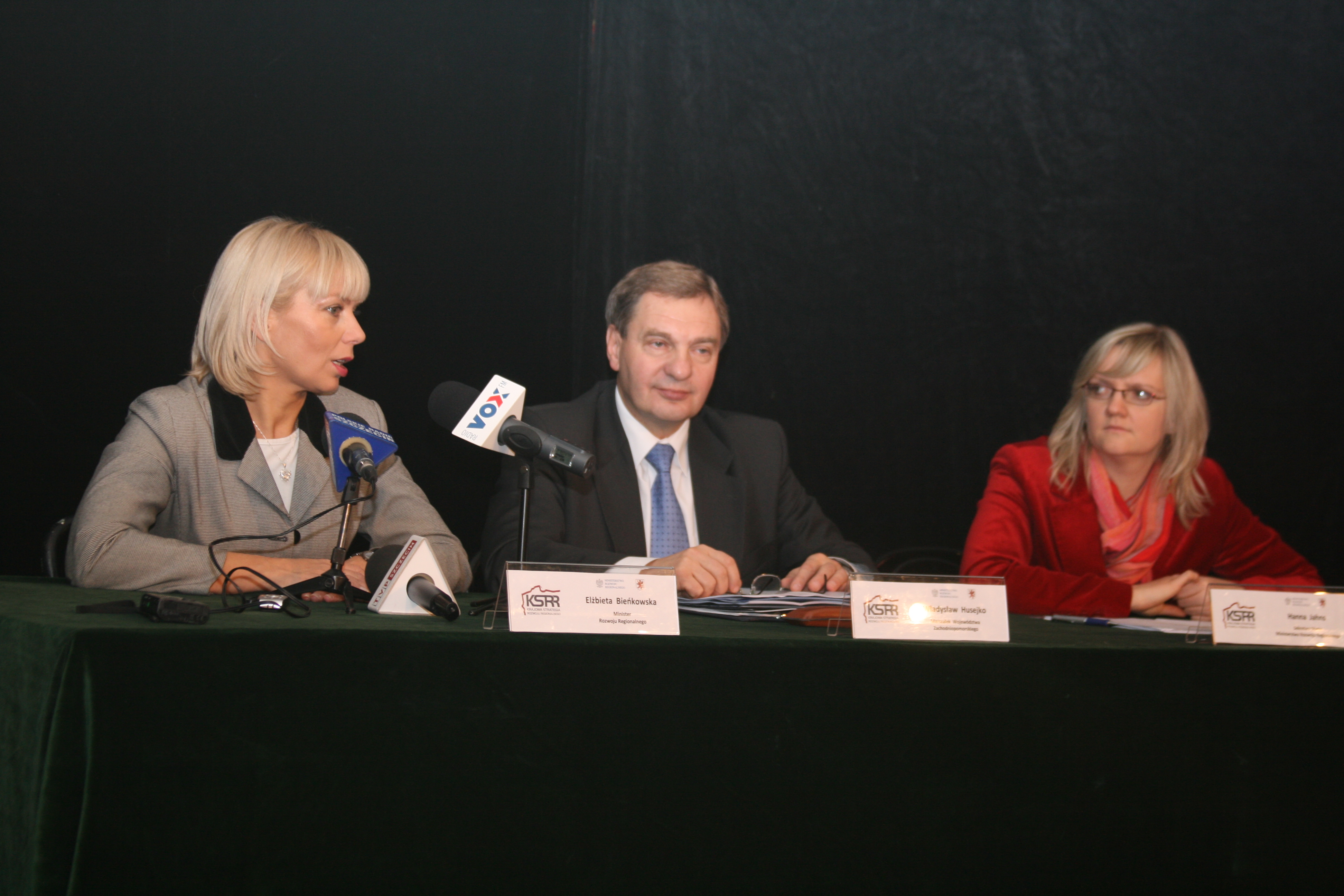 Konferencja prasowa: od lewej: Minister Elżbieta Bieńskowska, Marszałek Władysław Husejko, wiceminister Hanna Jahns.