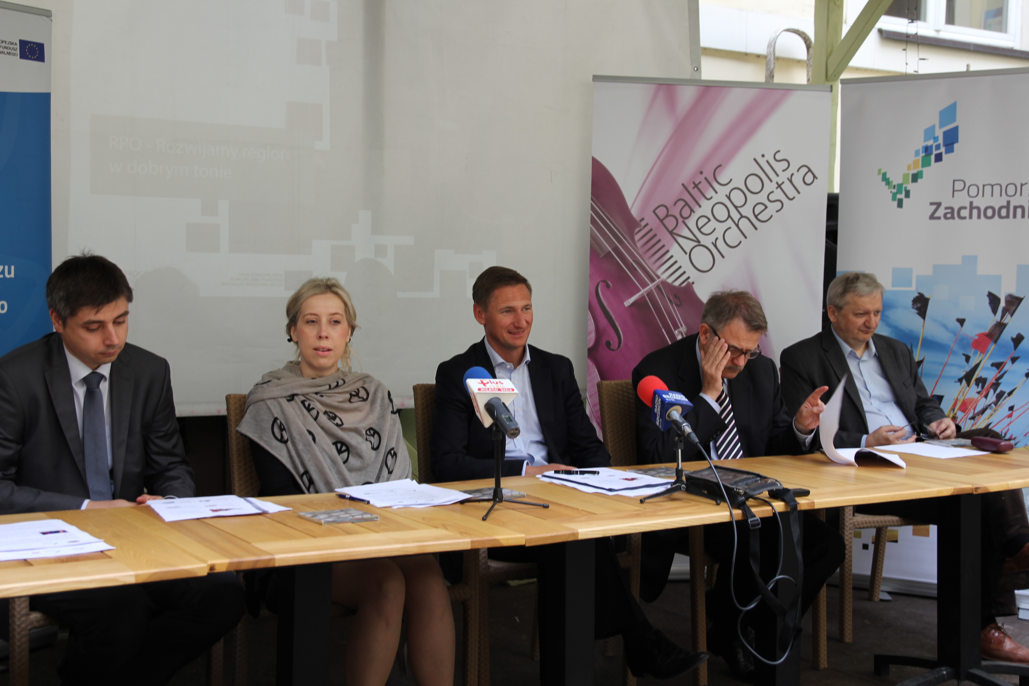 W_konferencji udział wzięli (od lewej): Dyrektor WZ RPO Marcin Szmyt, Prezes BNO Emilia Goch, Marszałek Olgierd Geblewicz, Dyrektor WKNiDN Jacek Jekiel oraz Dyrektor Muzeum Narodowego Lech Karwowski