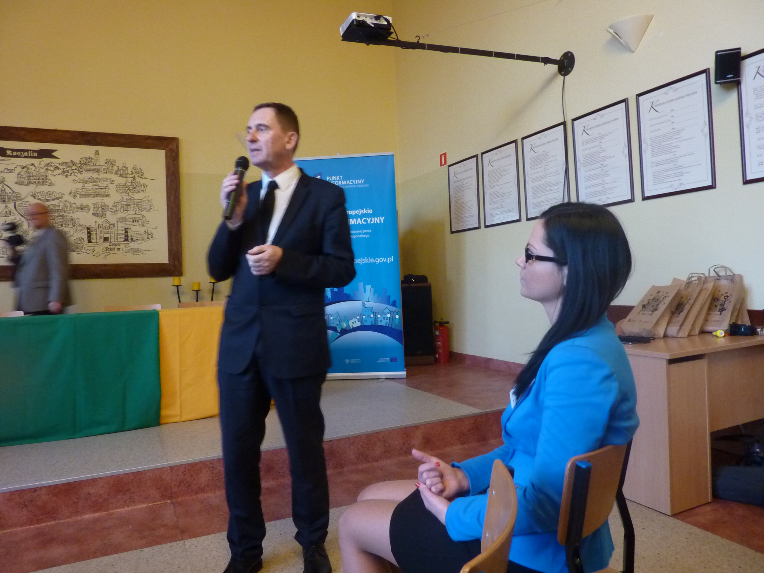 Lekcja Europejska w Koszalinie z udziałem wicemarszałka Województwa Zachodniopomorskiego Andrzeja Jakubowskiego.