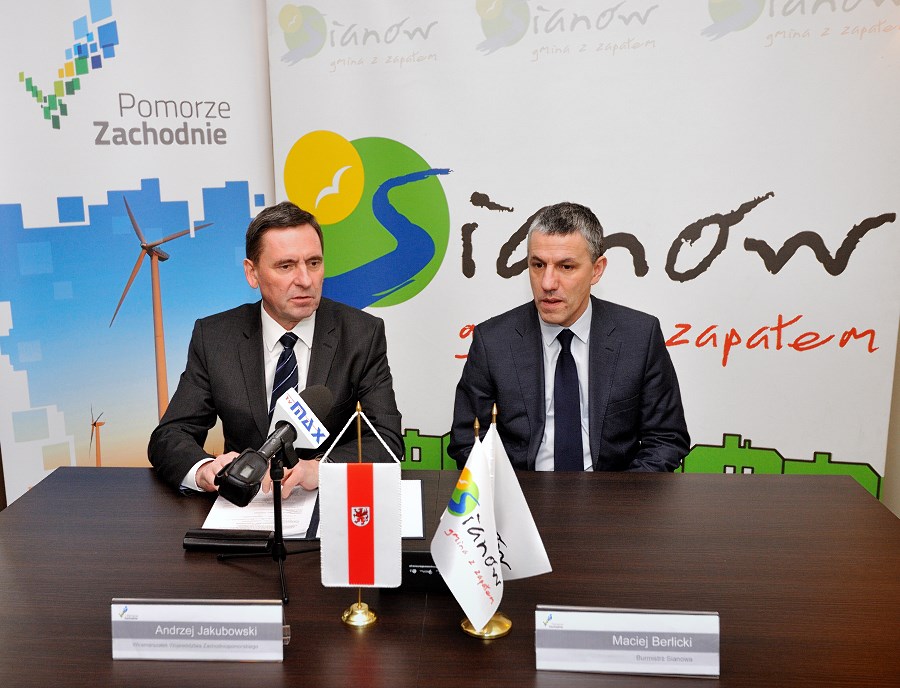 Umowa dotyczy budowy ścieżek pieszo-rowerowych w Gminie Sianów.