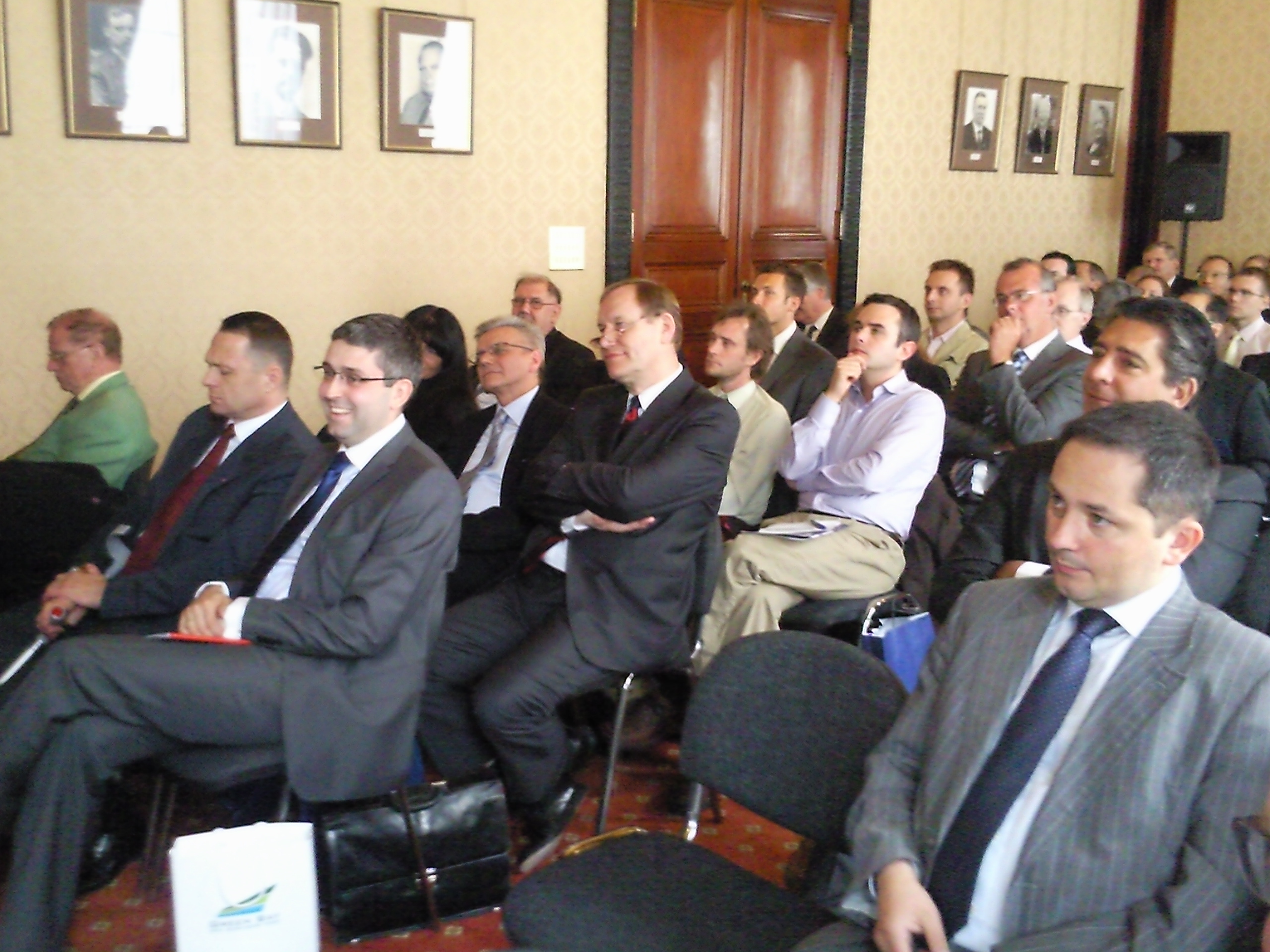 Wojciech Drożdż i brytyjscy goście w Ambasadzie RP w Londynie