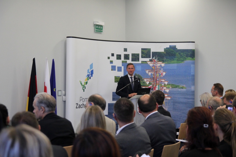 Konferencję w uniwersyteckim Centrum otworzył marszałek Olgierd Geblewicz.