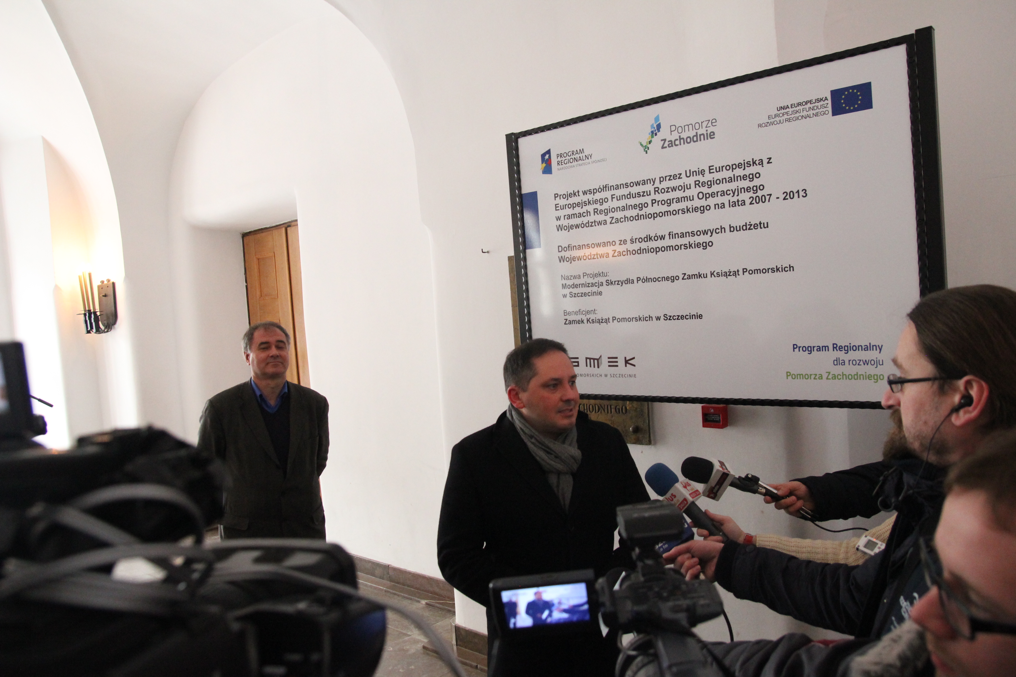 Przekazanie placu budowy Zamku Książąt Pomorskich firmie Restauro z Torunia z udziałem wicemarszałka Województwa Zachodniopomorskiego Wojciecha Drożdża.