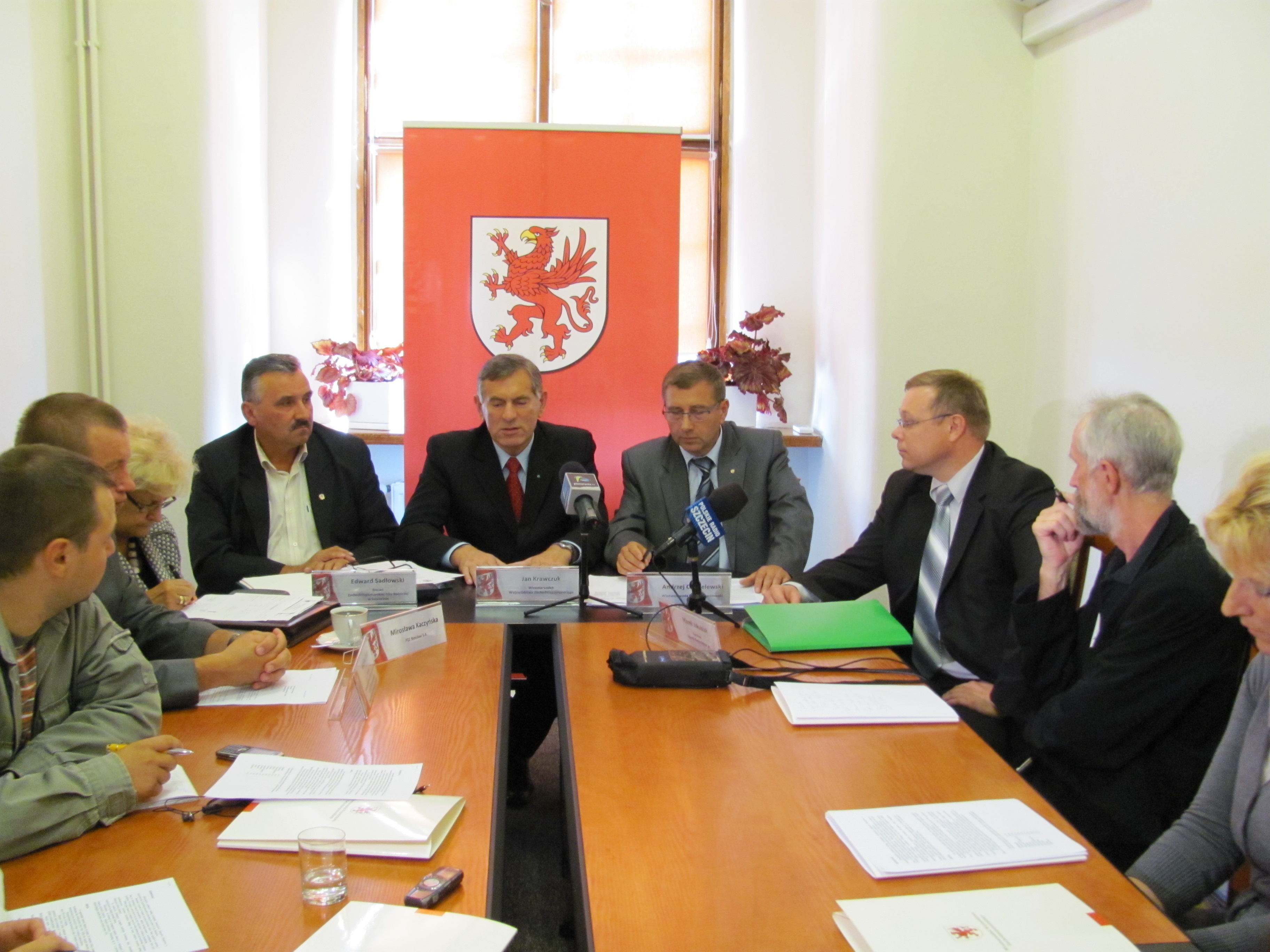 Wicemarszałek Krawczuk podczas konferencji mówił o trudnej sytuacji rolników