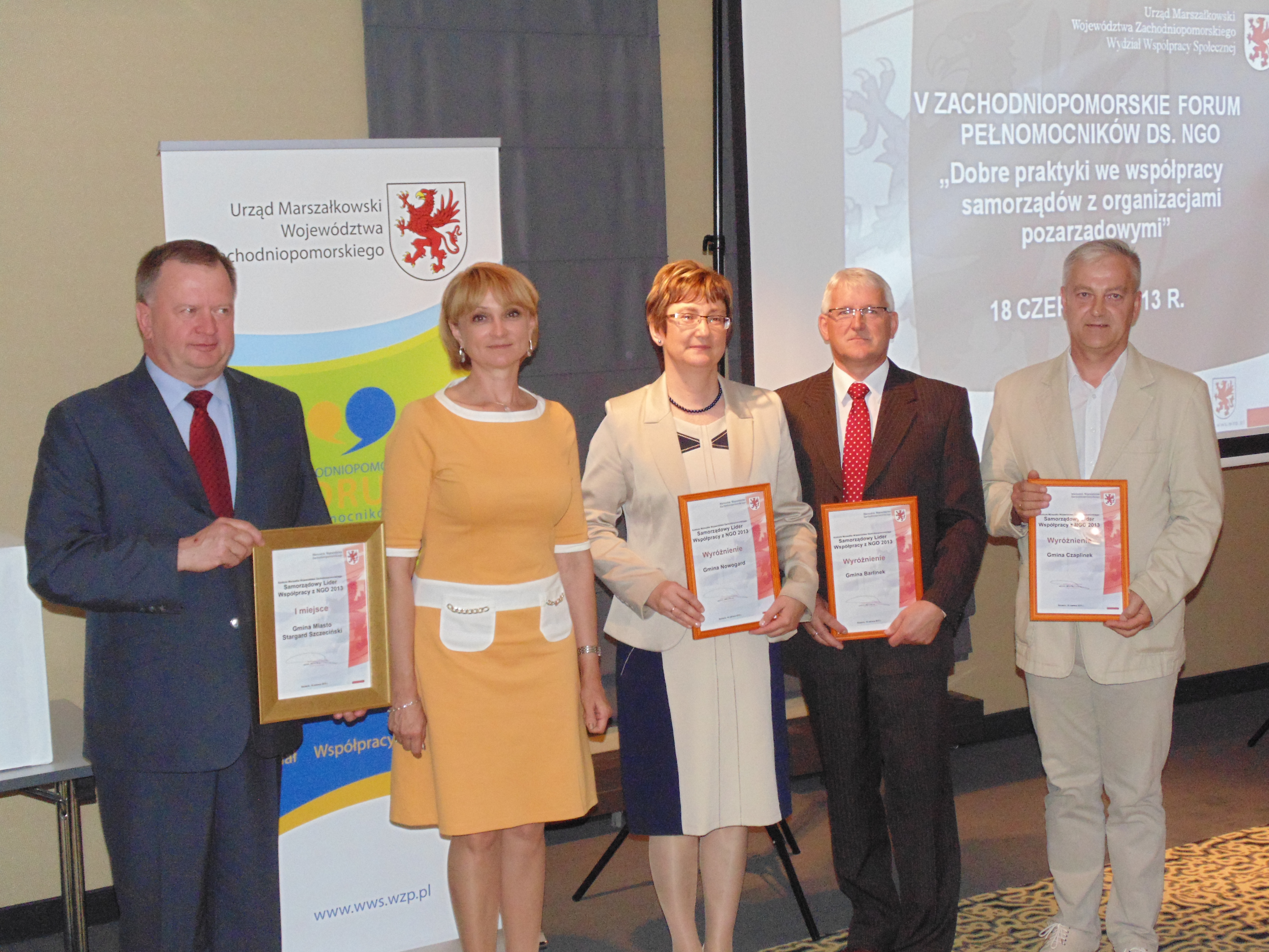 Tegoroczne forum rozpoczęło się uroczystym ogłoszeniem wyników i wręczeniem nagród oraz dyplomów dla laureatów konkursu Marszałka Województwa pn. „Samorządowy Lider Współpracy z NGO”.