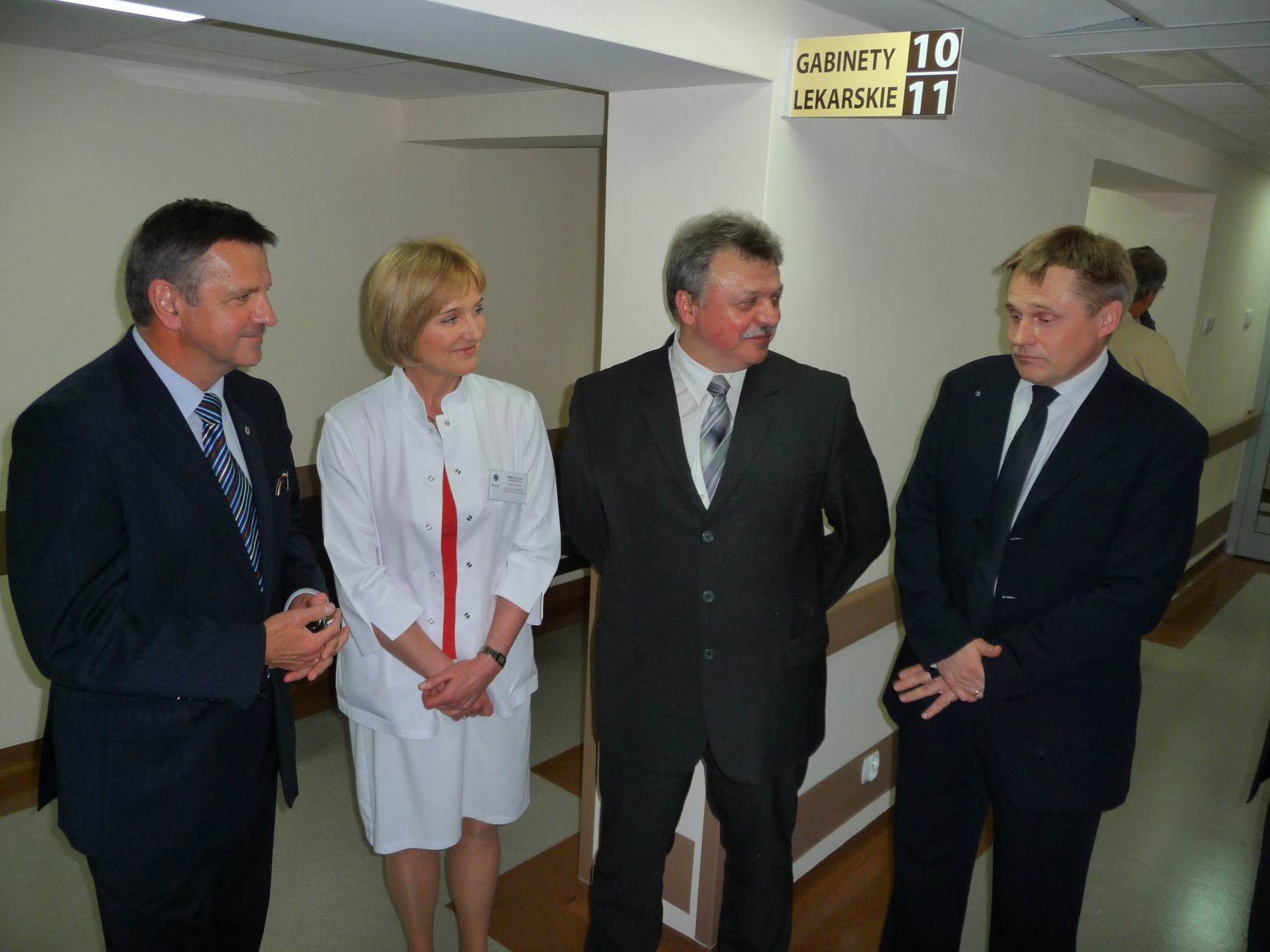 Od lewej: Członek Zarządu Województwa Zachodniopomorskiego Marek Hok, Ordynator Oddziału Okulistyki, dr n. med. Elżbieta Pieńkowska -Machoy, Dyrektor SPWSZ dr n. med. Mariusz Pietrzak, Ordynator Oddziału Kardiologii, dr Robert Józwa