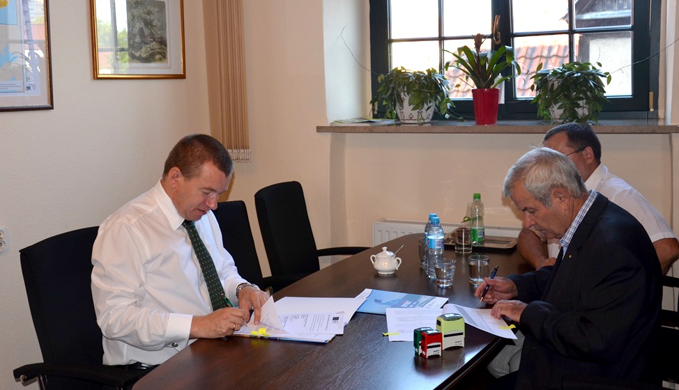 Podpisy w imieniu Województwa Zachodniopomorskiego złożył członek Zarządu Jarosław Rzepa.