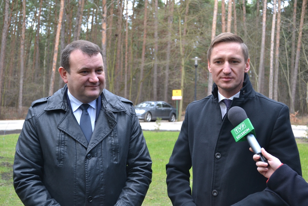 Droga S-3 będzie dłuższa! Poinformowali o tym: wiceminister ochrony środowiska Stanisław Gawłowski oraz marszałek Województwa Zachodniopomorskiego Olgierd Geblewicz.