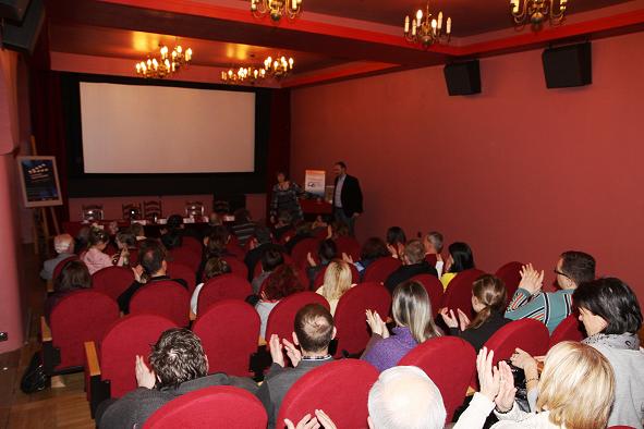 Po projekcji Fimów. Reżyser Marcin Korneluk.