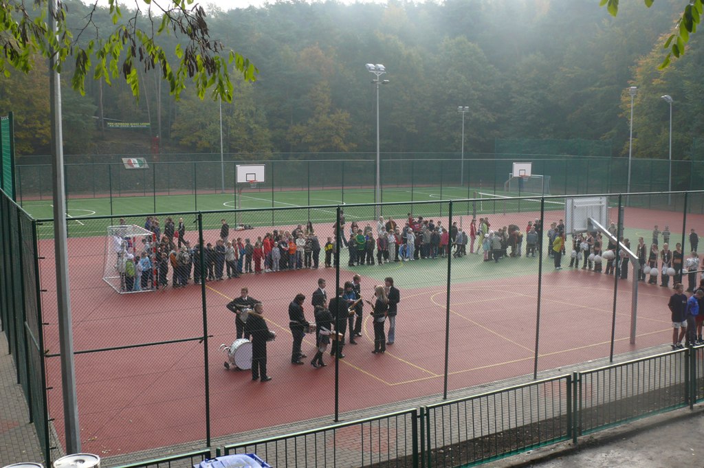 Boisko otacza piękny las Puszczy Barlineckiej