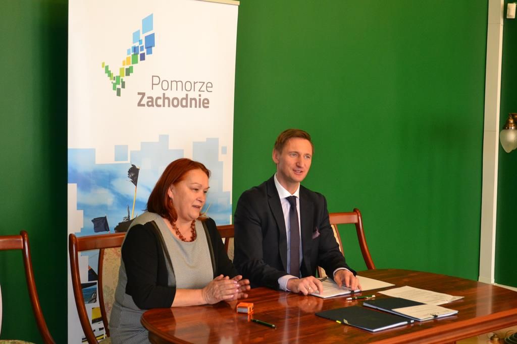 Marszałek Województwa Zachodniopomorskiego Olgierd Geblewicz odwiedził w czwartek 20 lutego br. Gryfino, by podpisać trzy umowy i spotkać się spotkanie z burmistrzami i wójtami gmin i miast powiatu gryfińskiego.