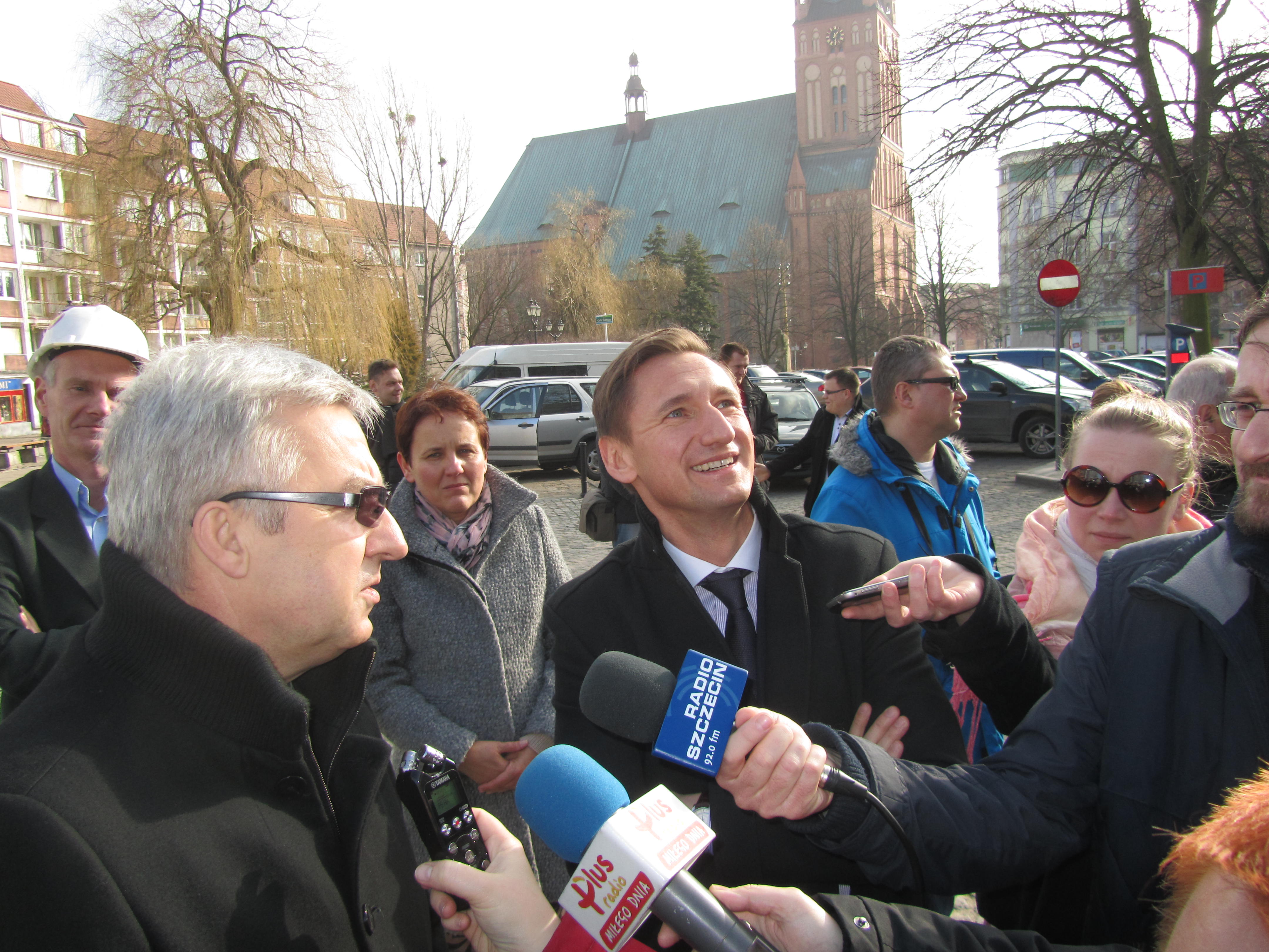 Prezentacja odnowionej fasady Pałacu pod Globusem z udziałem marszałka Województwa Zachodniopomorskiego Olgierda Geblewicza oraz rektora Akademii Sztuki prof. Ryszarda Handke.