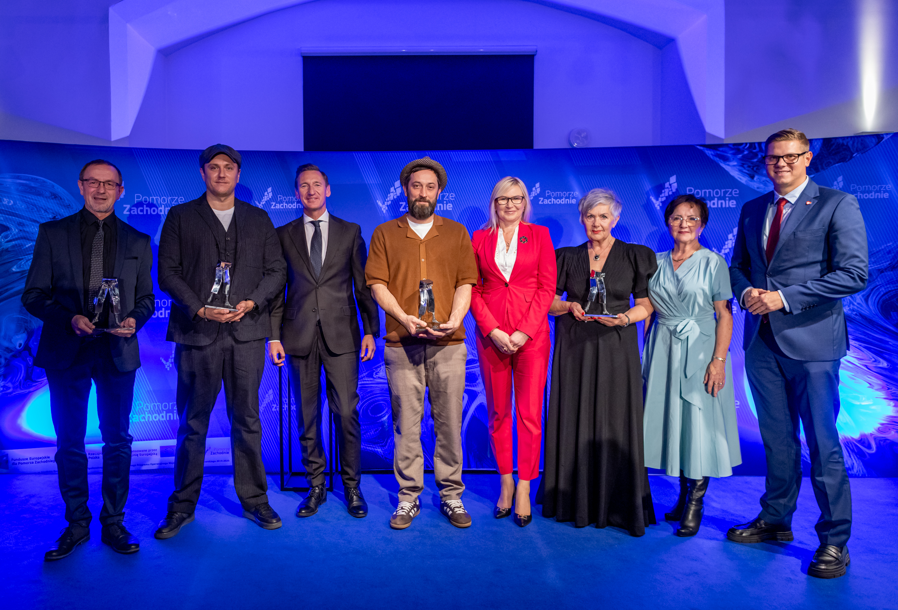 marszałek Olgierd Geblewicz i wicemarszałkini Anna Bańkowska z laureatami nagrody Pro Arte