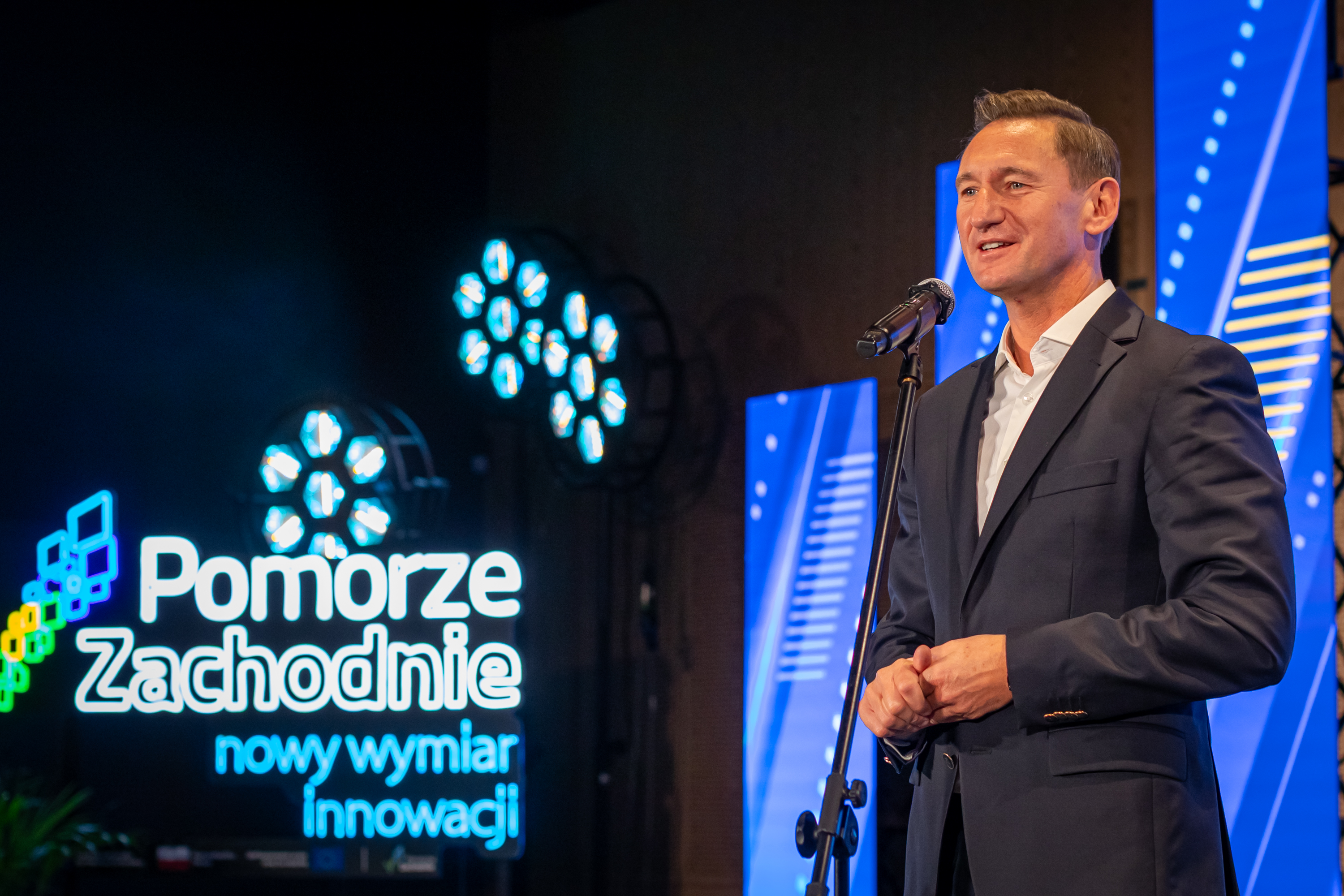 Marszałek Olgierd Geblewicz podczas otwarcia smartUP! High Tide 2025