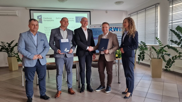 wspólne zdjęcie gości spotkania