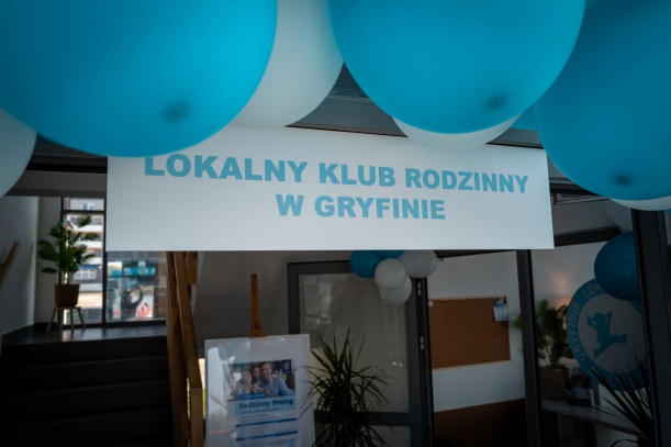 szyld z napisem Loklany Klub Rodzinny w Gryfinie