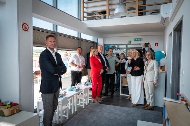 marszałek Olgierd Gebkewicz podczas otwarcia w klubie