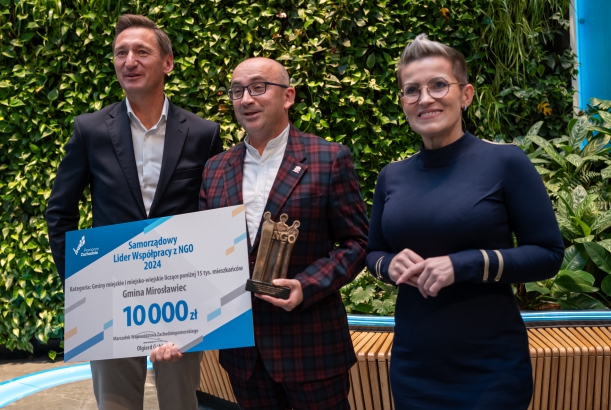 od lewej: marszałek Olgierd Geblewicz,  Dariusz Bartosik – Zastępca Burmistrza Mirosławca , Anita Jurewicz, dyrektor WWS