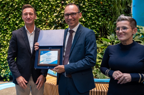 Marcin Sobierajski – Zastępca Burmistrza Mielna  odbiera wyróżnienie 