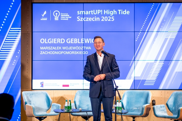 Marszałek Olgierd Geblewicz podczas otwarcia smartUP! High Tide 2025