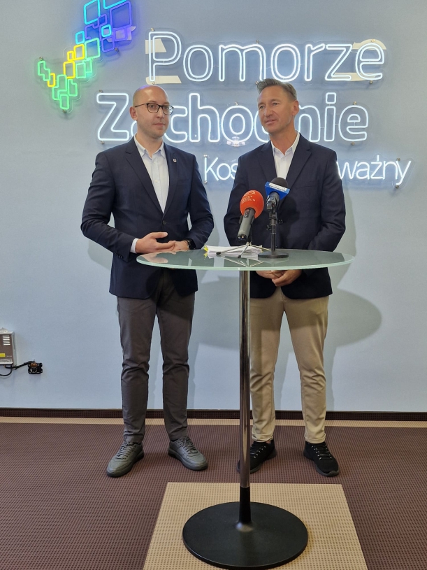 marszałek i wcemarszałek przemawiają do zgromadzonych