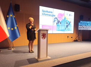 Kierownik Biura ds. Sieci Punktów Informacyjnych Funduszy Europejskich UMWZ w Szczecinie Kaja Popko podczas spotkania "Kreatywna Europa"