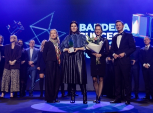 Olgierd Geblewicz i laureaci 5. edycji konkursu "Twój biznes po banderą sukcesu"