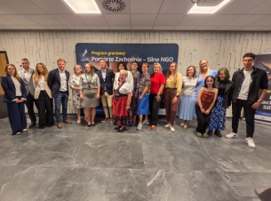 wspólne zdjęcie gosci konferencji prasowej