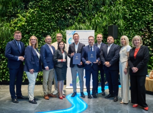 wspólne zdjęcie grupowe gości spotkania