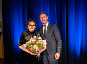 Dyrektor Barbara Igielska z marszałkiem Olgierdem Geblewiczem