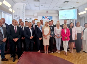 Sygnatariusze porozumienia podczas wspólnego zdjęcia.