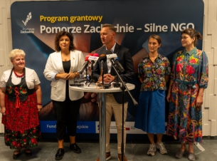 konferencja prasowa w sali przy  atrium Urzędu Marszałkowskiego