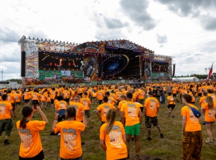Uczestnicy biegu Policz się z cukrzycą podczas rozgrzewki