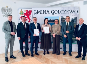 wspólne zdjęcie po podpisaniu umowy 