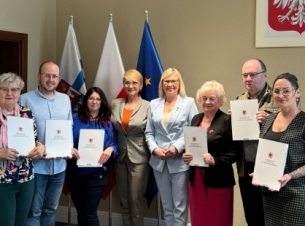 wspólne zdjęcie  po podpisaniu umowy