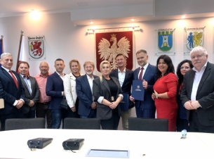 Wspólne zdjęcie samorządowców 