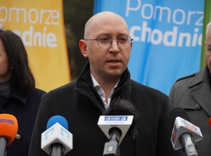 Wicemarszałek Jakub Kowalik podczas podpisania umowy z wykonawcą II etapu obwodnicy szczecinka zapowiedział, że do 2028 roku sieć dróg wojewódzkich zostanie przebudowana