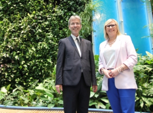 Andreas Stadler, ambasador Republiki Austrii w Polsce i Anna Bańkowska, wicemarszałkini Wojewodztwa Zachodniopomorskiego