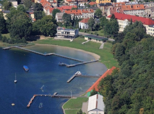 Widok z lotu ptakach na jezioro Klukom. 