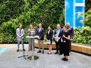 konferencja prasowa w urzędzie marszałkowskim w atrium
