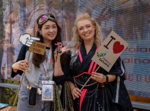 Odwiedzający Światową Wystawę EXPO 2025 na stoisku Województwa Zachodniopomorskiego