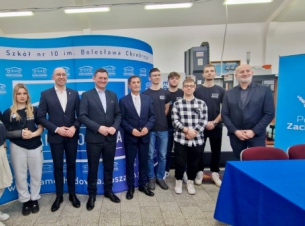 wspólne zdjęcie gości spotkania 