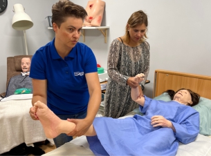 szkolenie przy użyciu manekina geriatrycznego
