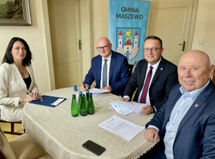 podpisanie umowy w Urzędzie Miasta w Maszewie, spotkanie u burmistrza w gabinecie